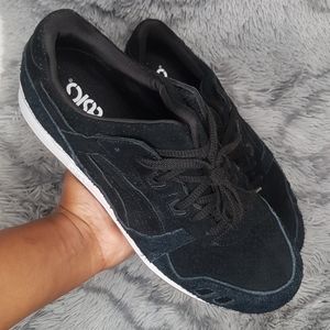 Asics Black Hairy Size 11